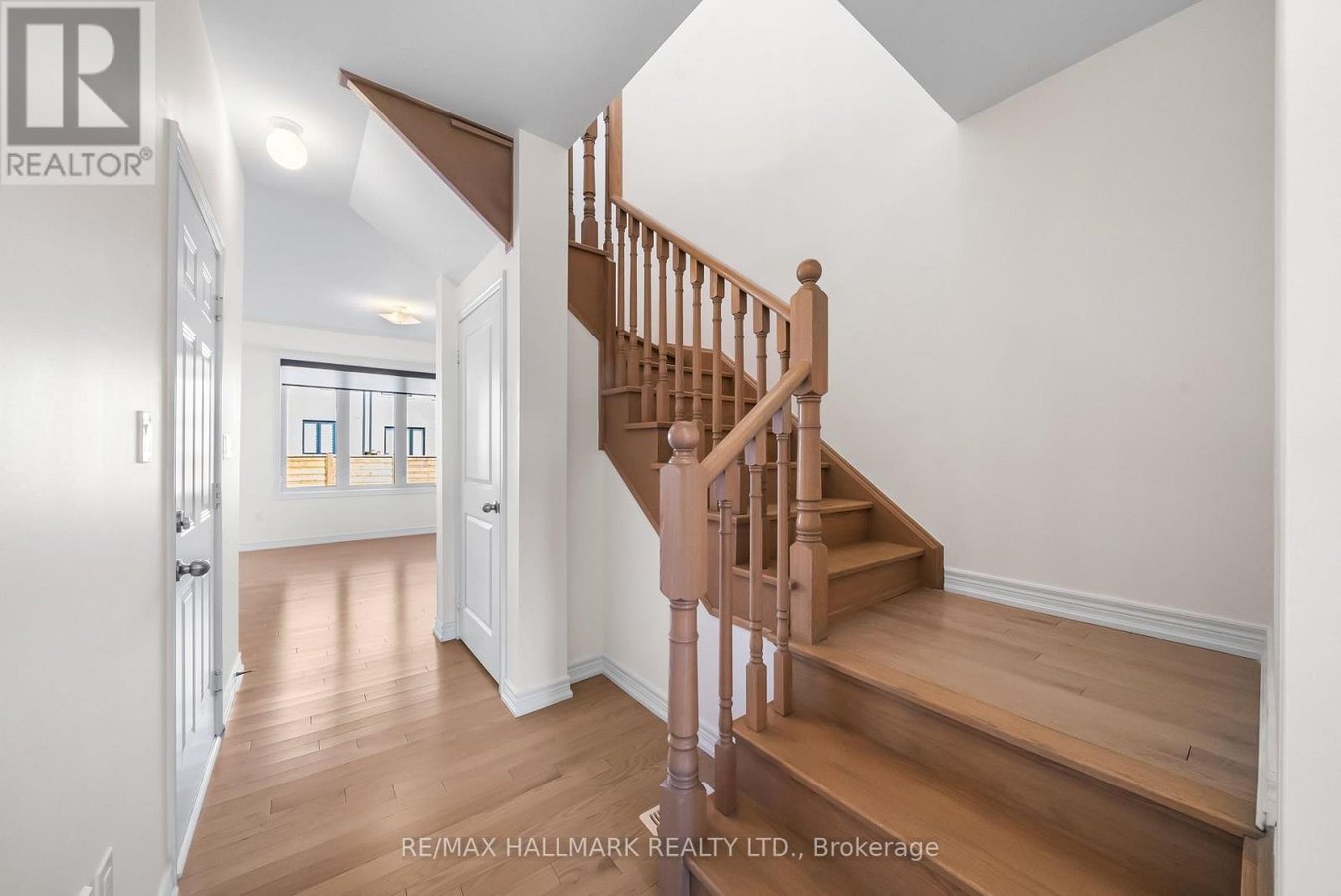 581 BARONS STREET - Photo 3