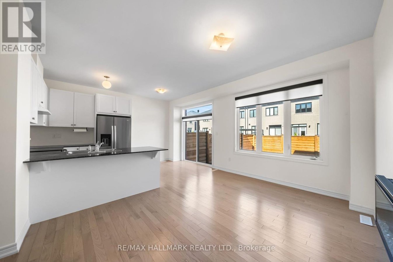 581 BARONS STREET - Photo 6