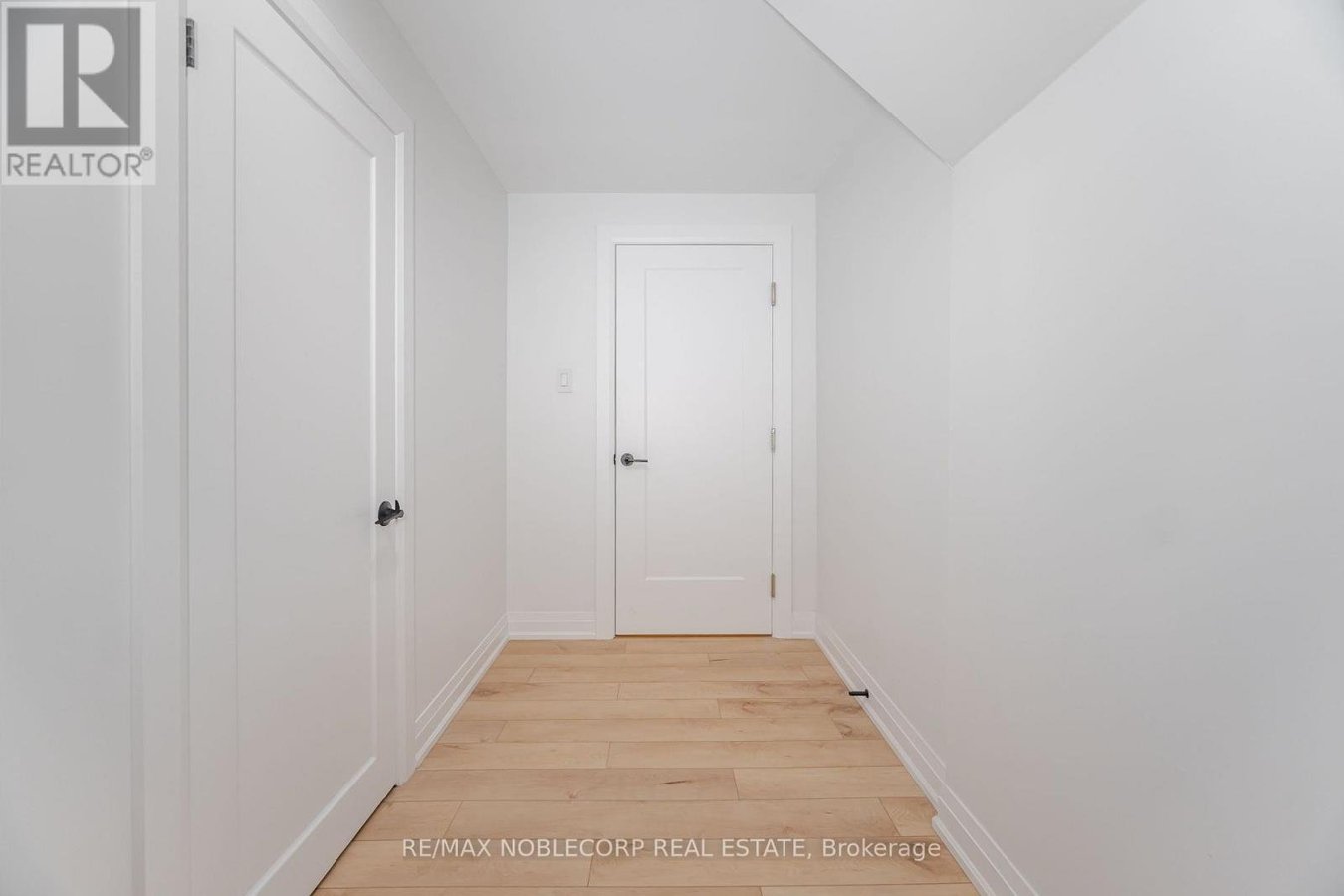LOWER - 131 DUNSTAN CRESCENT - Photo 2