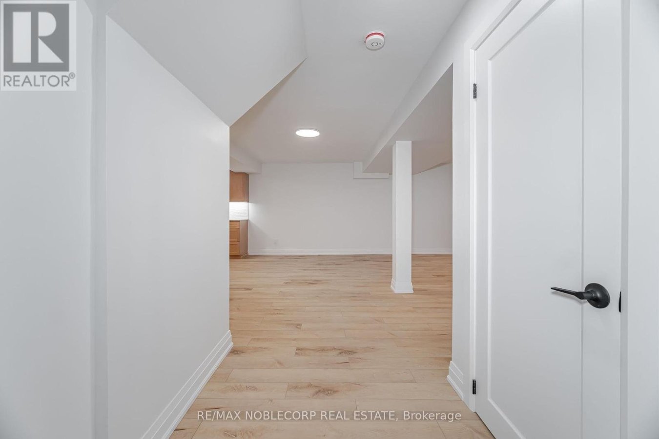 LOWER - 131 DUNSTAN CRESCENT - Photo 3