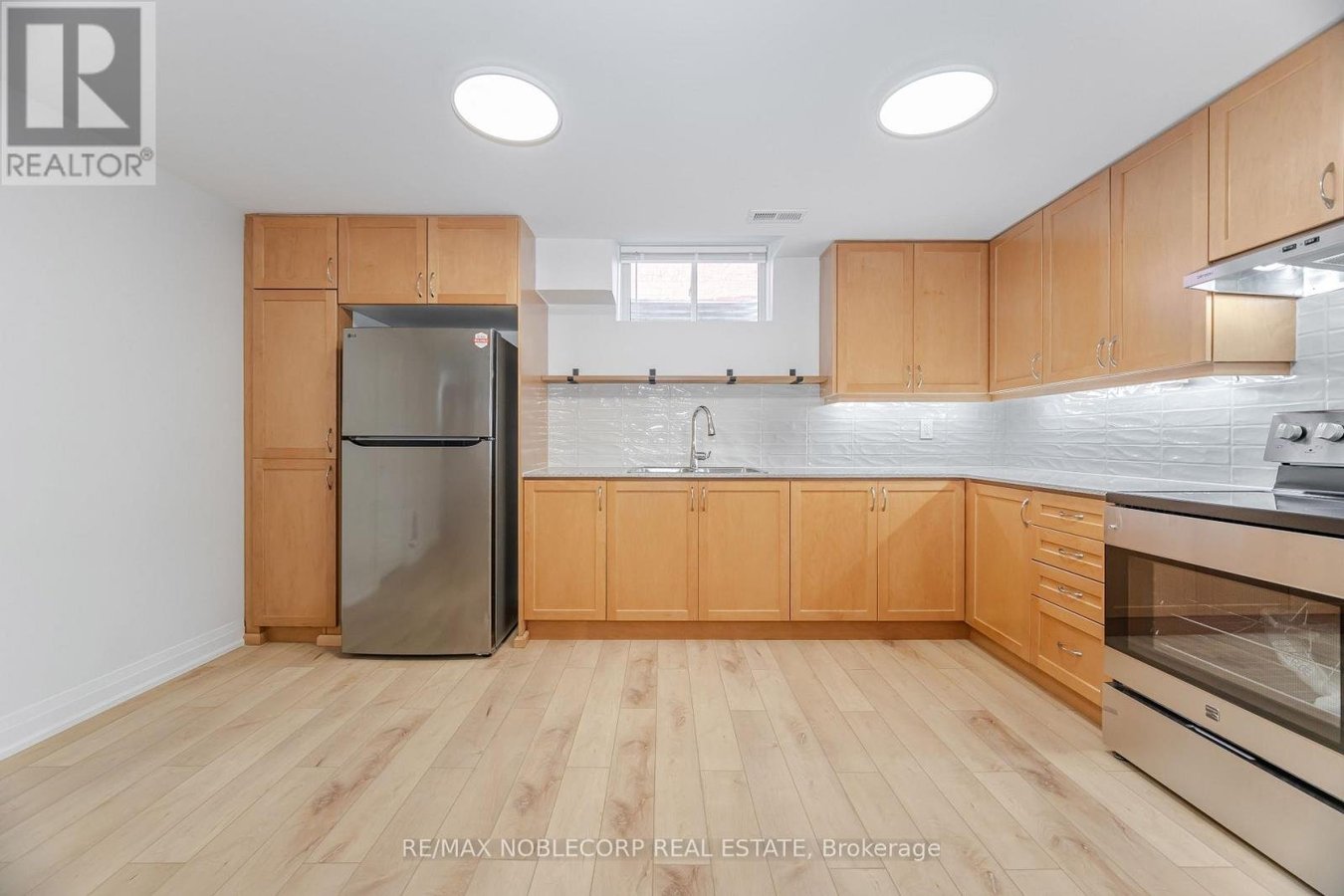LOWER - 131 DUNSTAN CRESCENT - Photo 12
