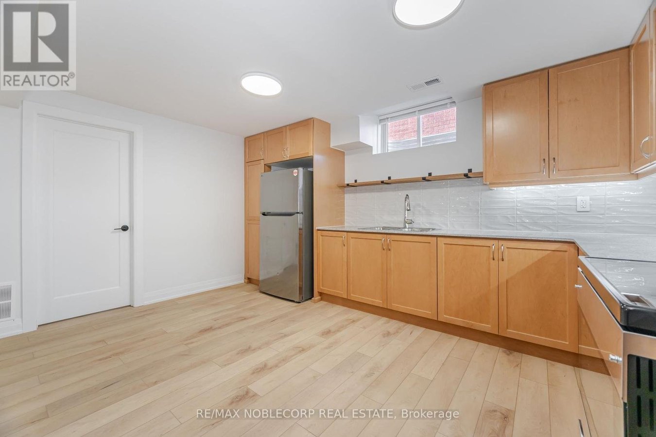 LOWER - 131 DUNSTAN CRESCENT - Photo 14