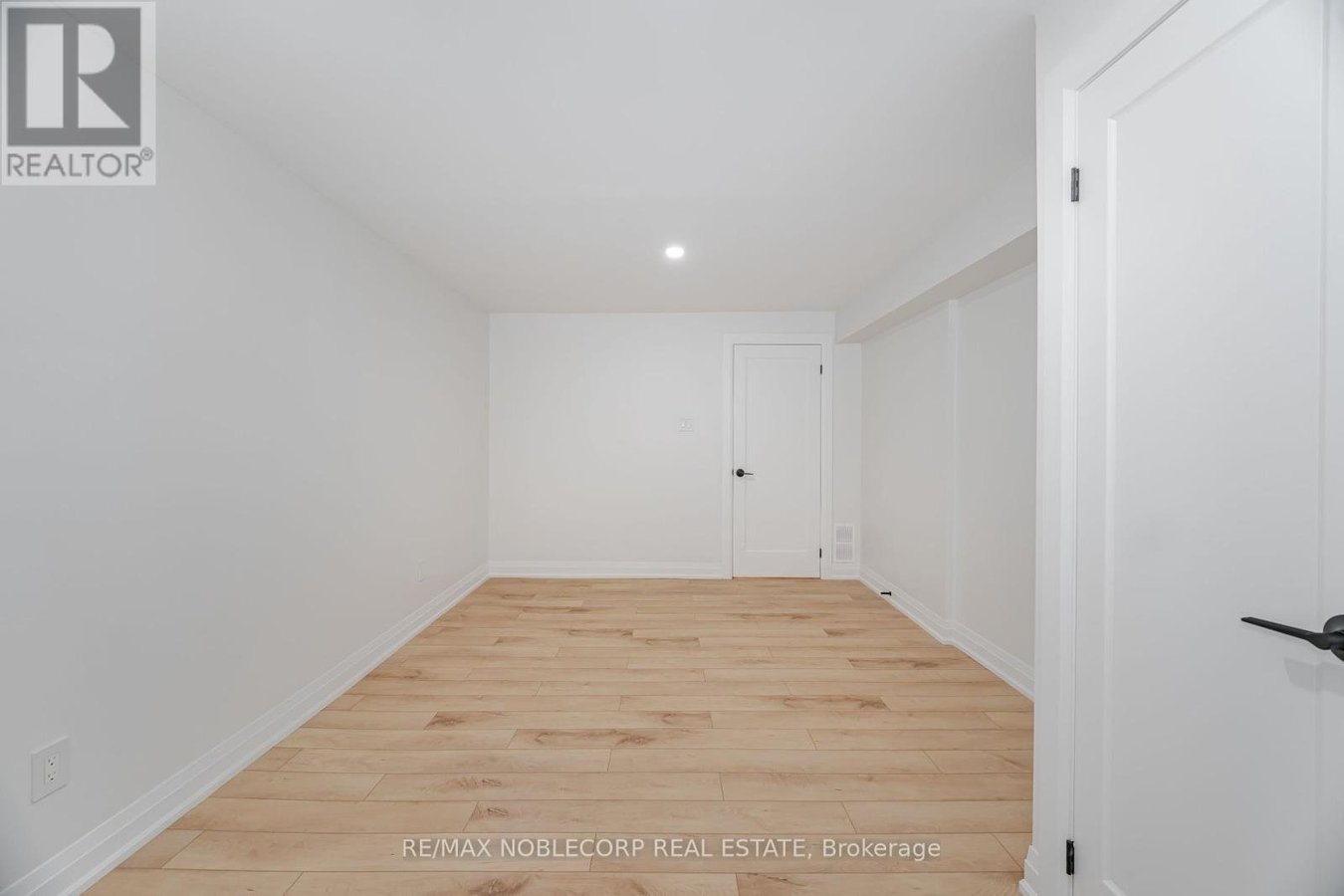 LOWER - 131 DUNSTAN CRESCENT - Photo 19
