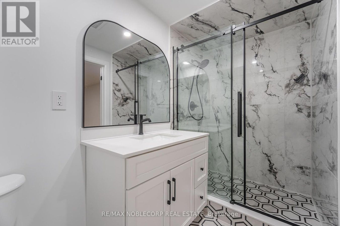 LOWER - 131 DUNSTAN CRESCENT - Photo 23