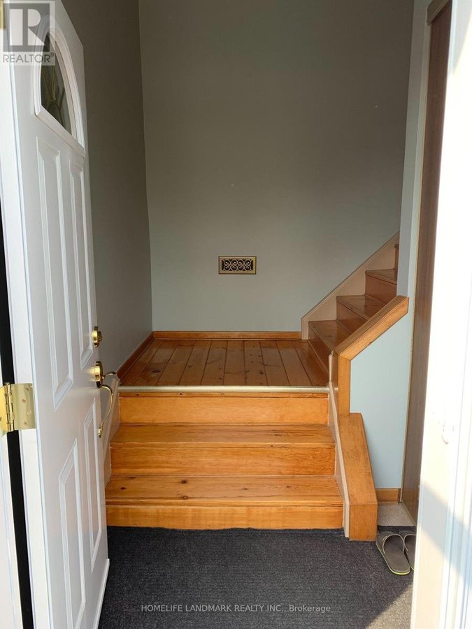 UPPER - 96 BAY HILL DRIVE E - Photo 2