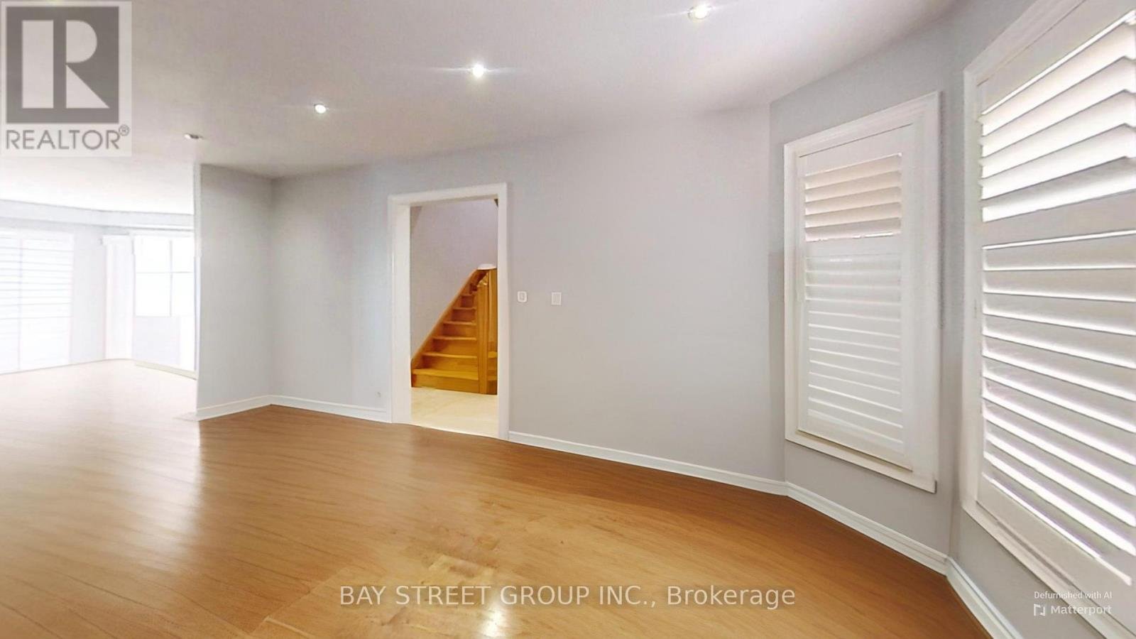 98 ROYALPARK WAY - Photo 3