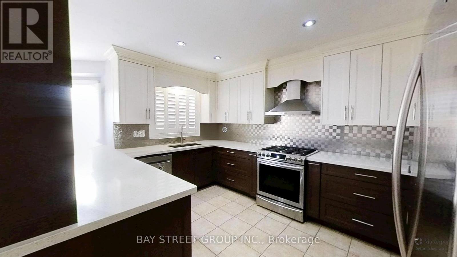 98 ROYALPARK WAY - Photo 6