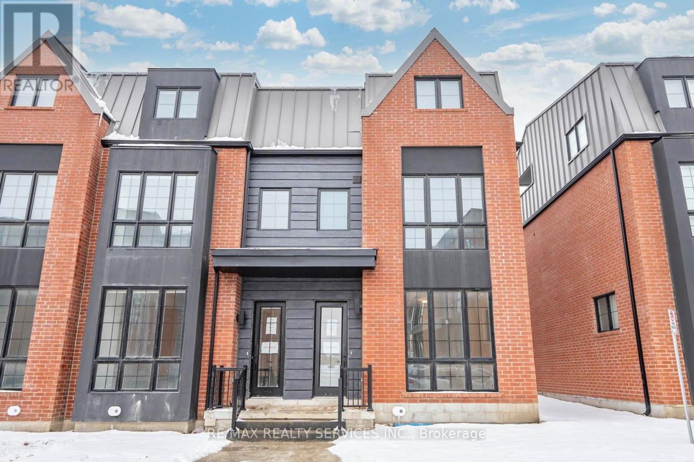 35 ALTON CRESCENT - Photo 1