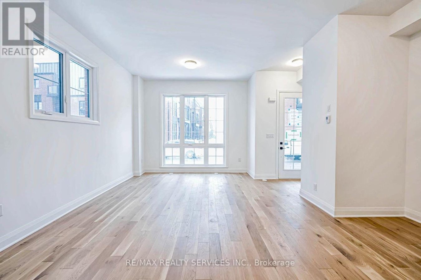 35 ALTON CRESCENT - Photo 4