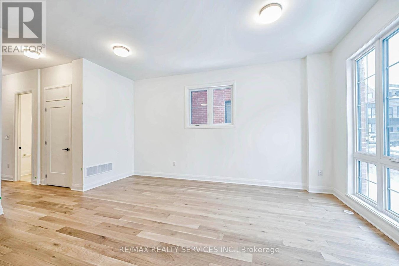 35 ALTON CRESCENT - Photo 7