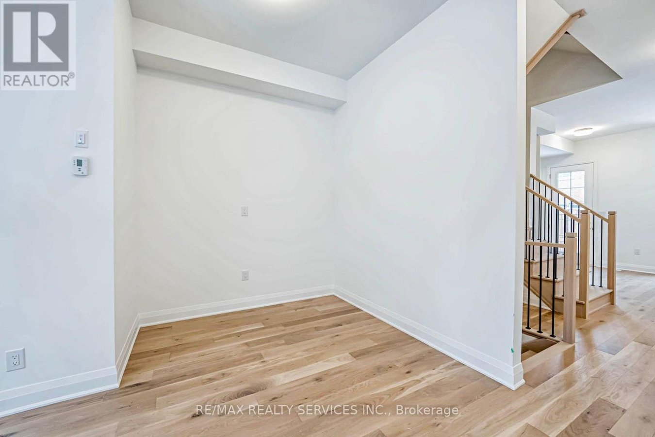35 ALTON CRESCENT - Photo 10