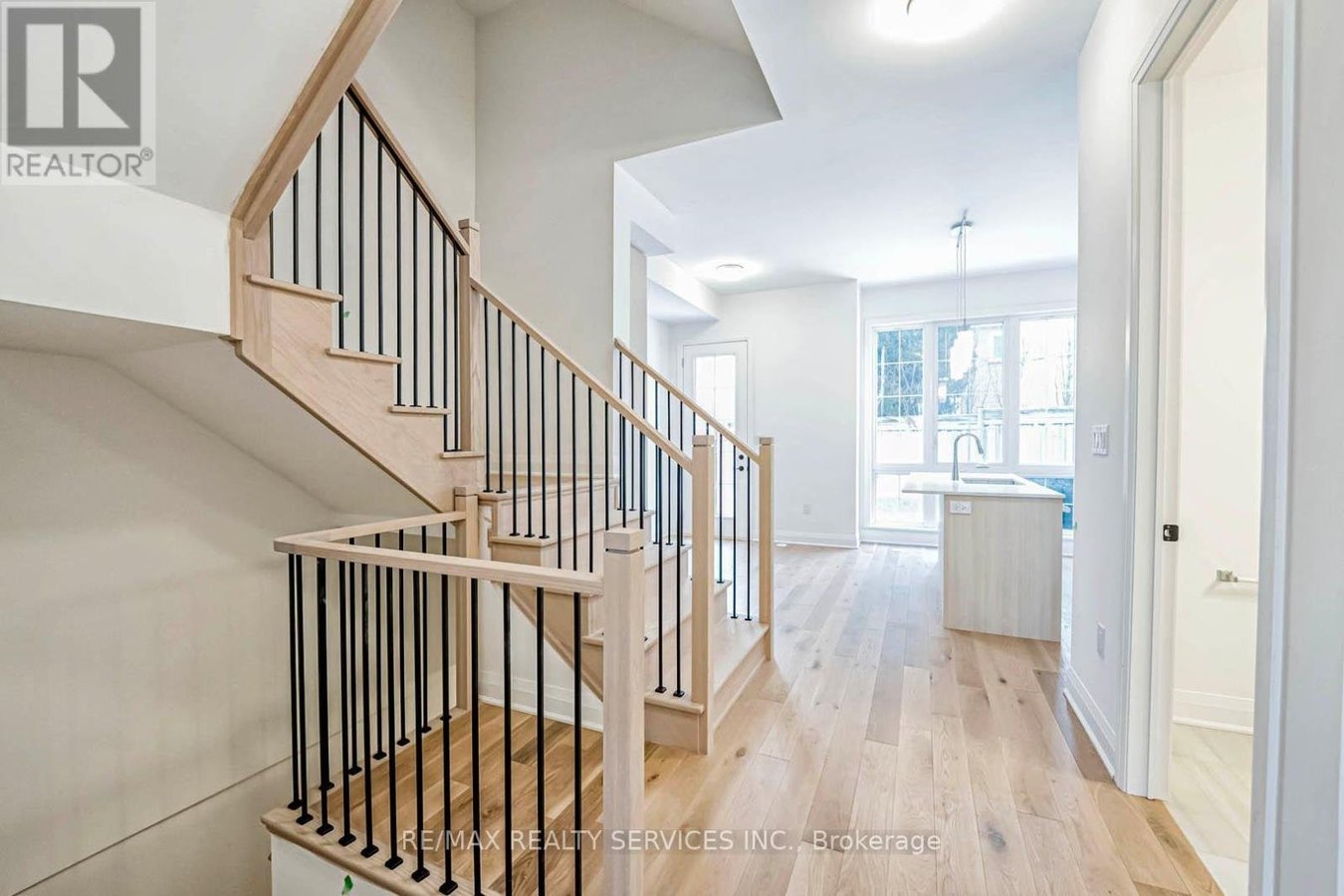 35 ALTON CRESCENT - Photo 11