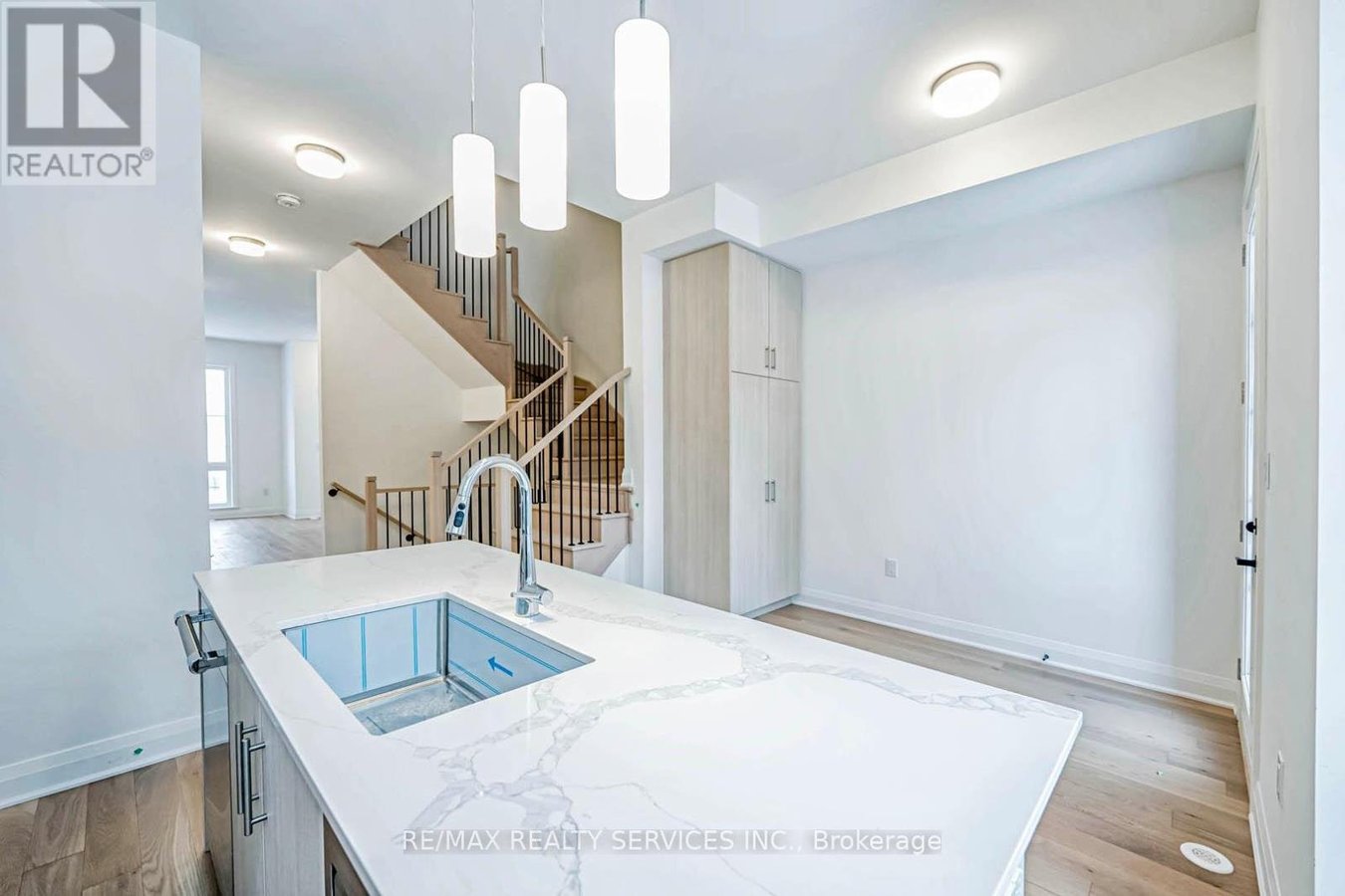 35 ALTON CRESCENT - Photo 16
