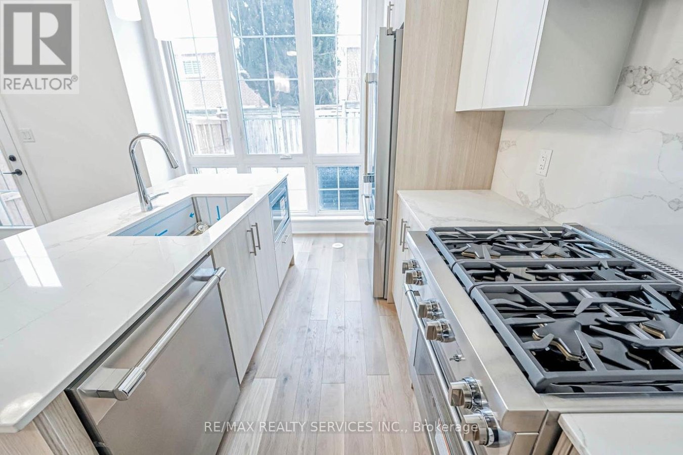 35 ALTON CRESCENT - Photo 17