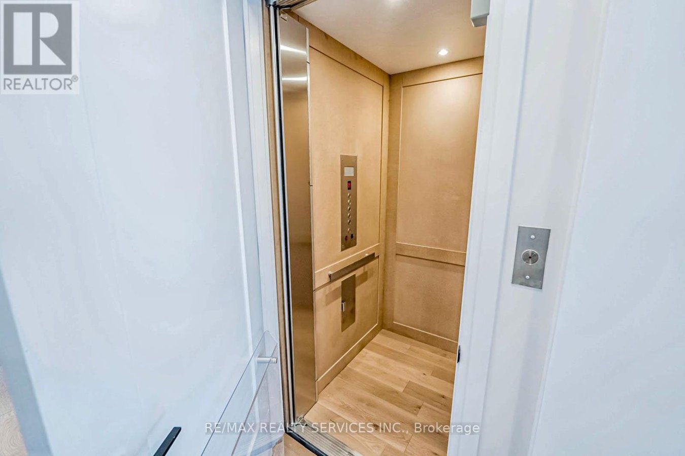 35 ALTON CRESCENT - Photo 19