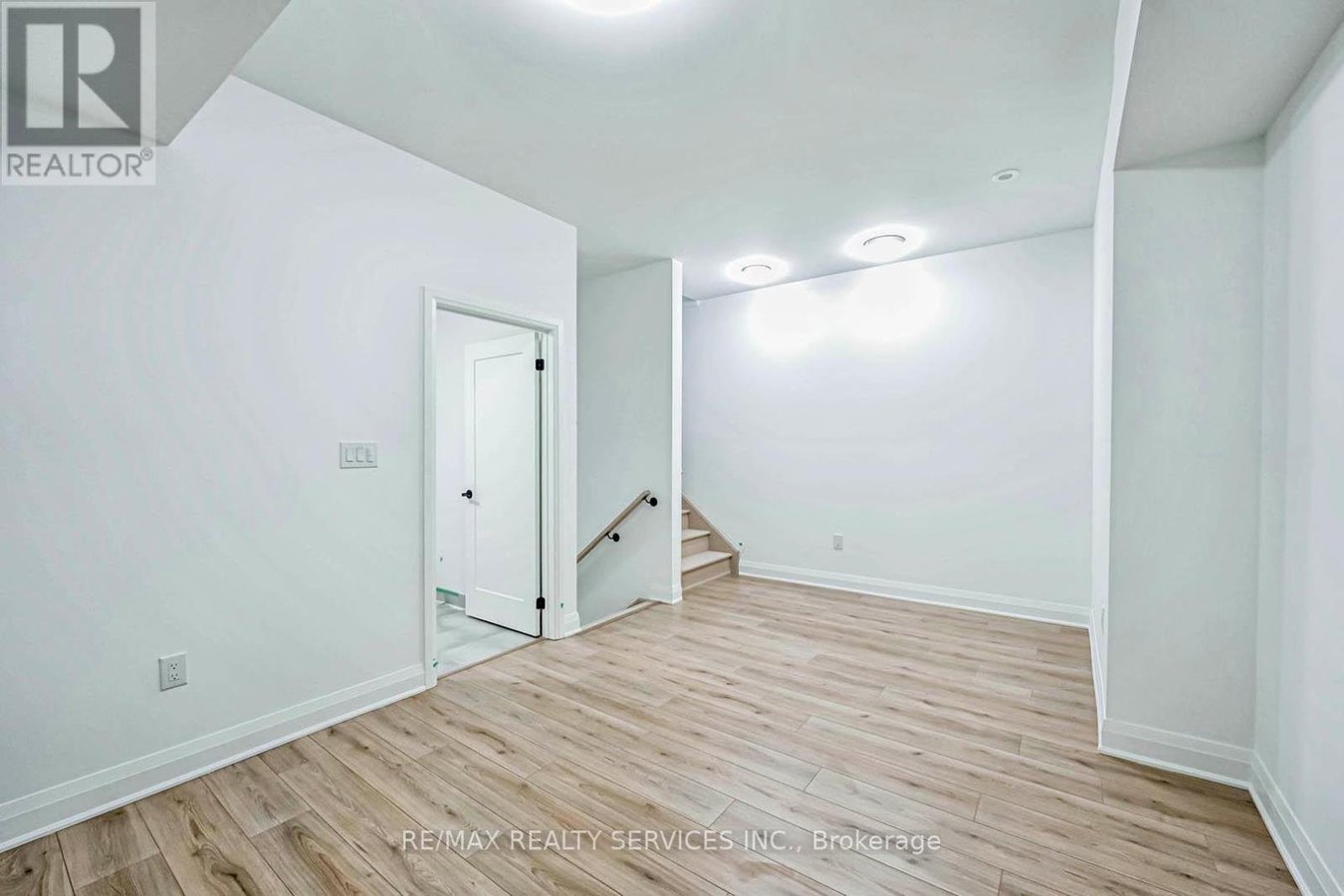 35 ALTON CRESCENT - Photo 35