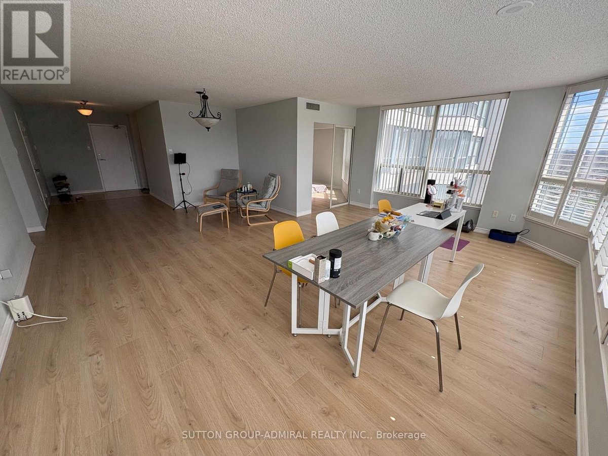 701 - 1 CLARK AVENUE W - Photo 1