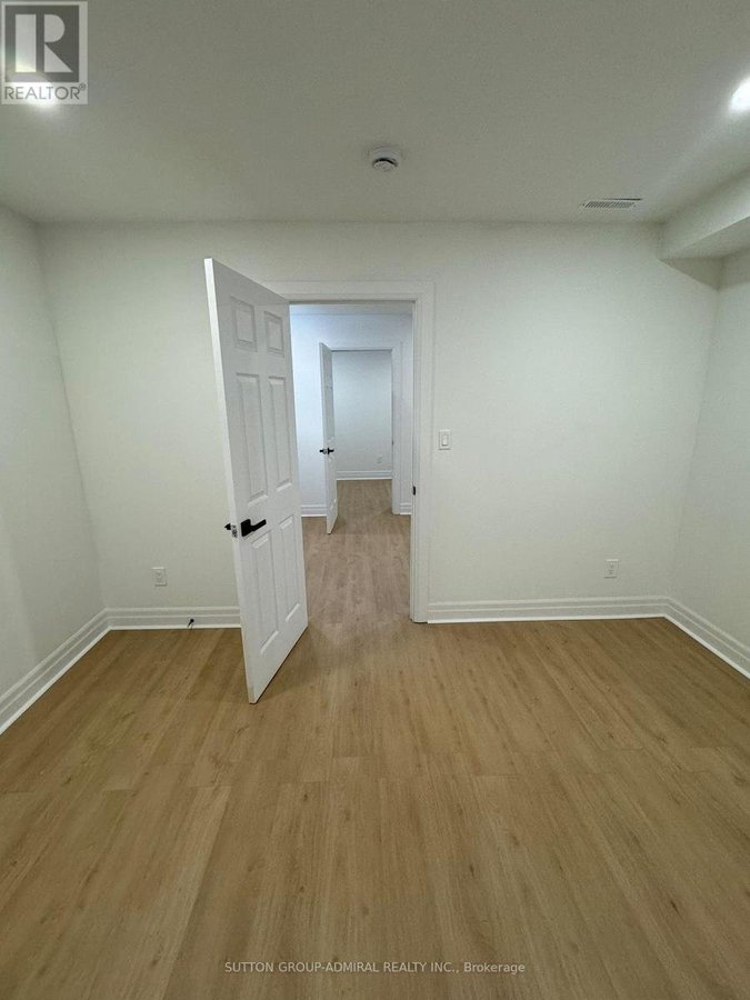 LOWER - 23 CHATSWORTH COURT - Photo 3