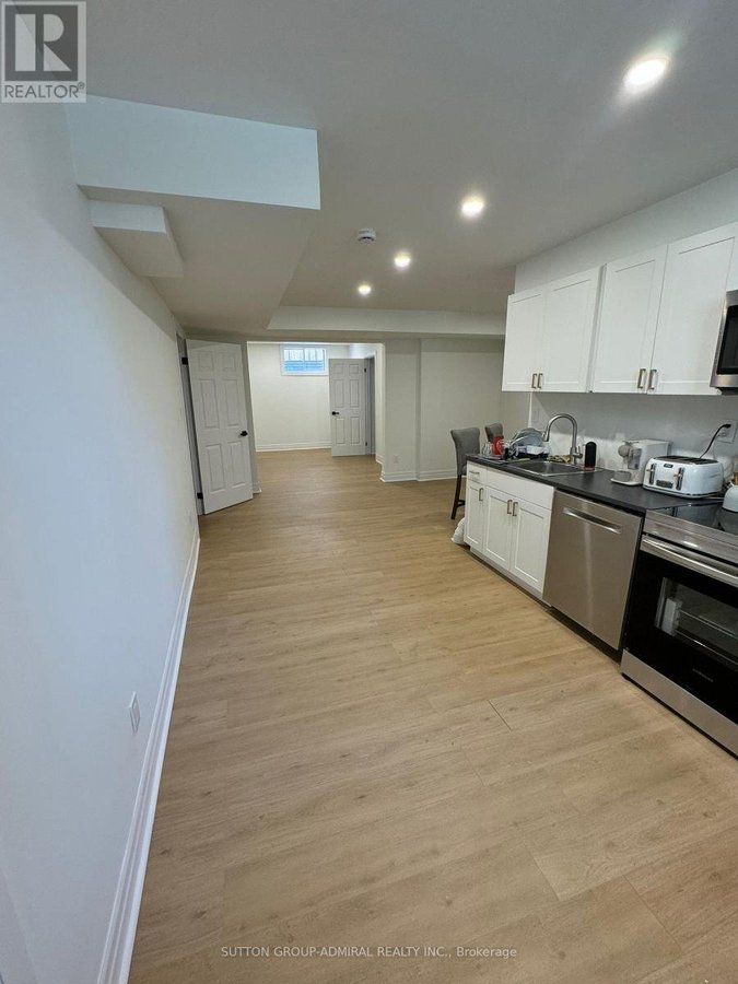 LOWER - 23 CHATSWORTH COURT - Photo 4