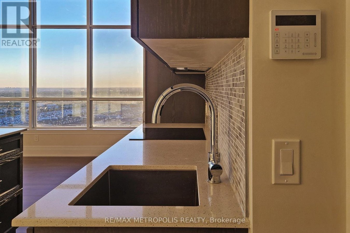 PH08 - 9075 JANE STREET - Photo 17