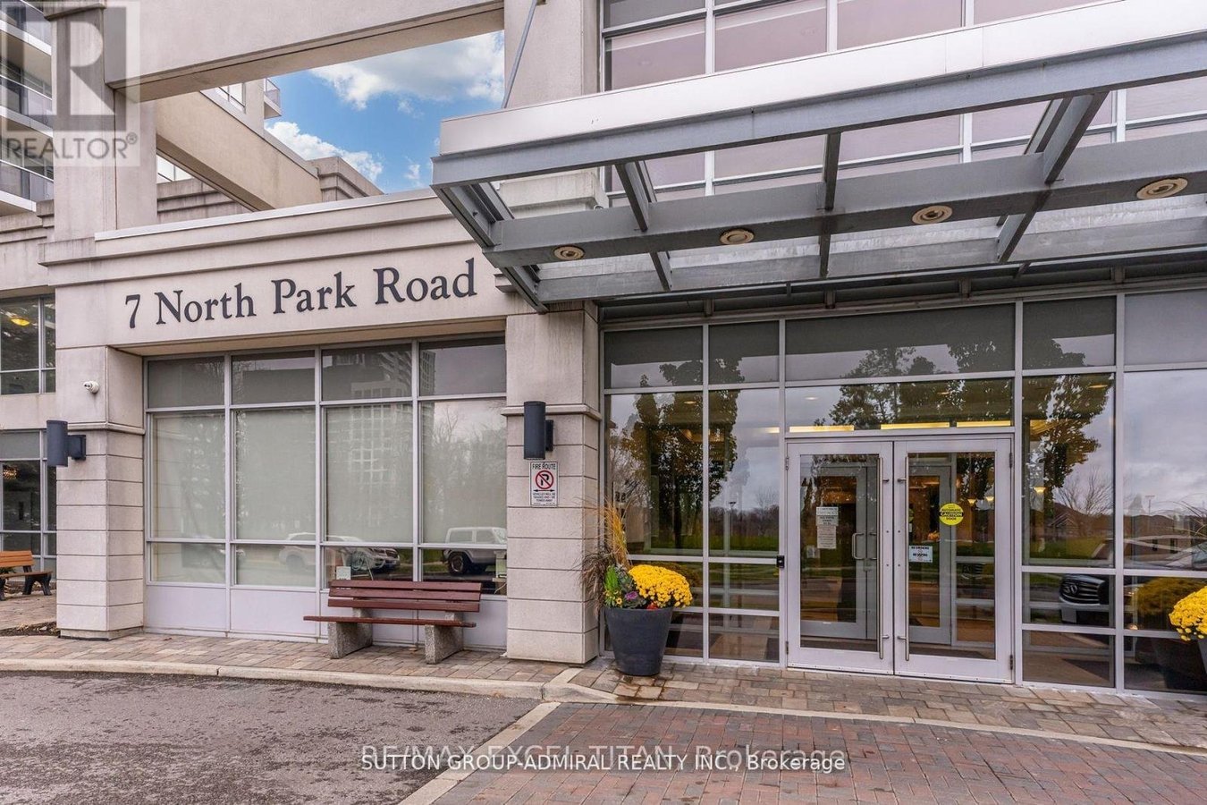 908 - 7 NORTH PARK ROAD - Photo 2