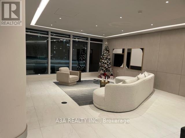 2401 - 50 UPPER MALL WAY - Photo 4