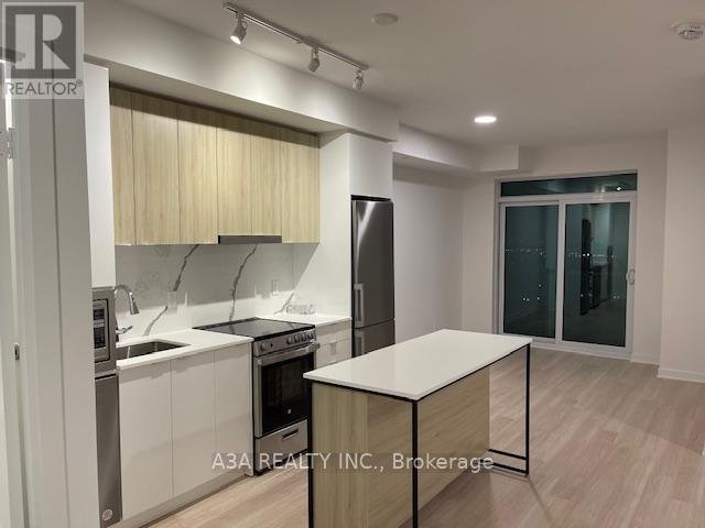 2401 - 50 UPPER MALL WAY - Photo 12