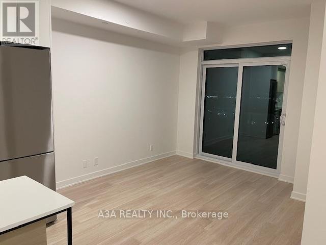 2401 - 50 UPPER MALL WAY - Photo 14