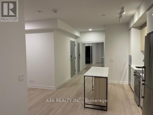 2401 - 50 UPPER MALL WAY - Photo 15