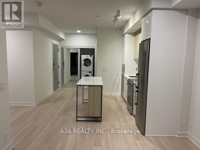 2401 - 50 UPPER MALL WAY - Photo 16