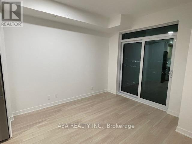 2401 - 50 UPPER MALL WAY - Photo 17