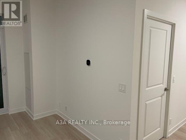 2401 - 50 UPPER MALL WAY - Photo 19
