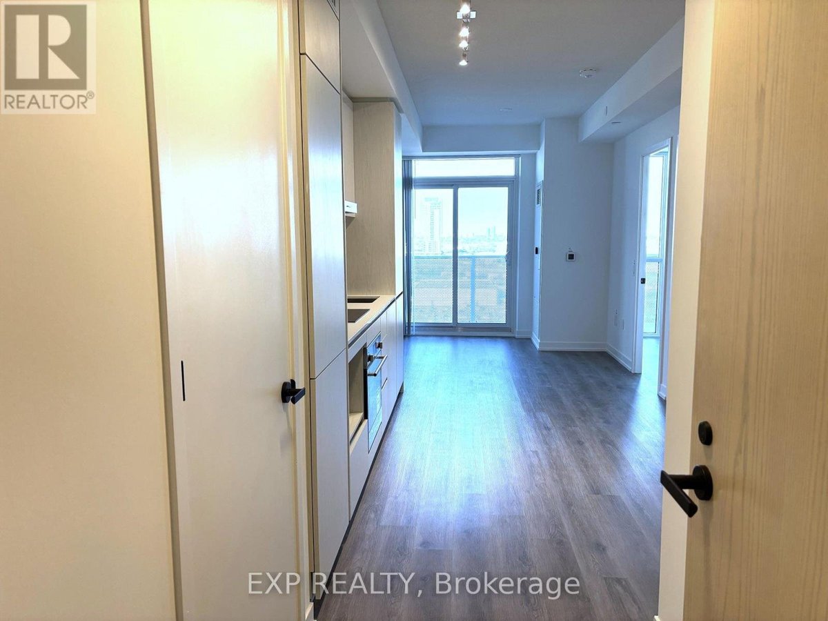 1809 - 28 INTERCHANGE WAY - Photo 3