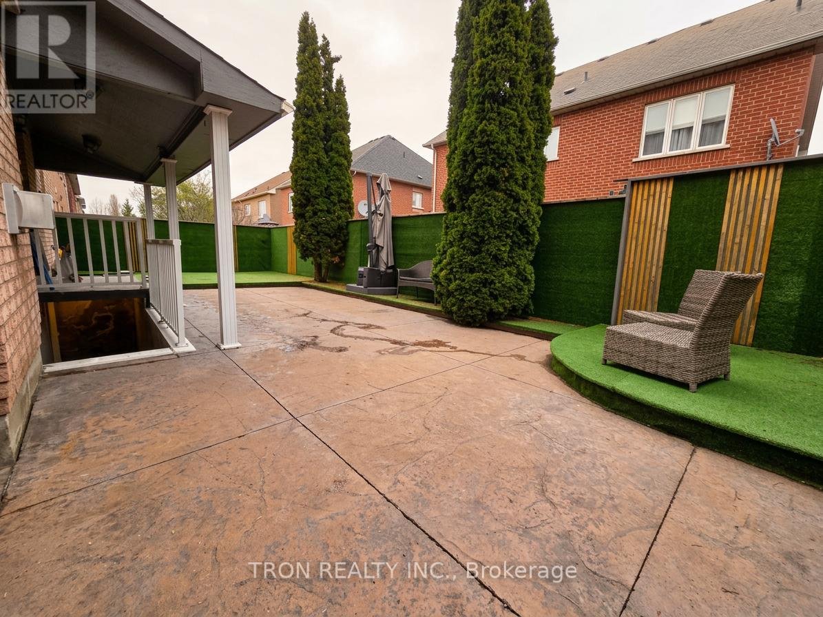 32 ARUNDEL DRIVE - Photo 2