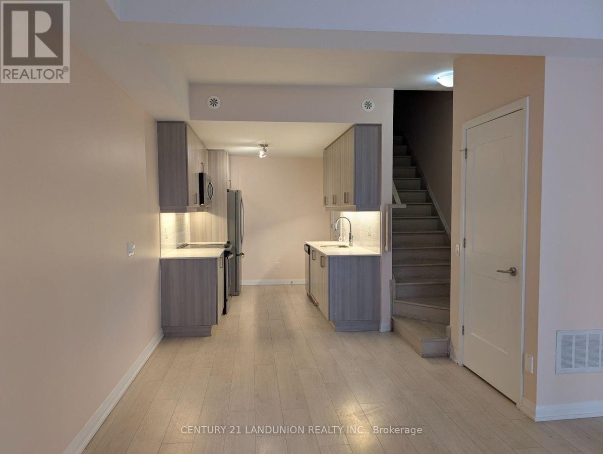38 - 1050 PORTAGE PARKWAY - Photo 2