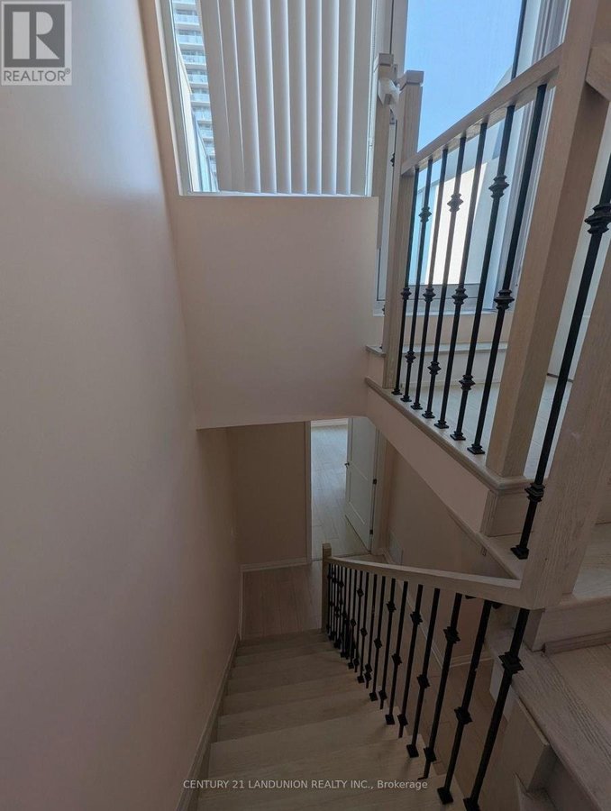 38 - 1050 PORTAGE PARKWAY - Photo 4