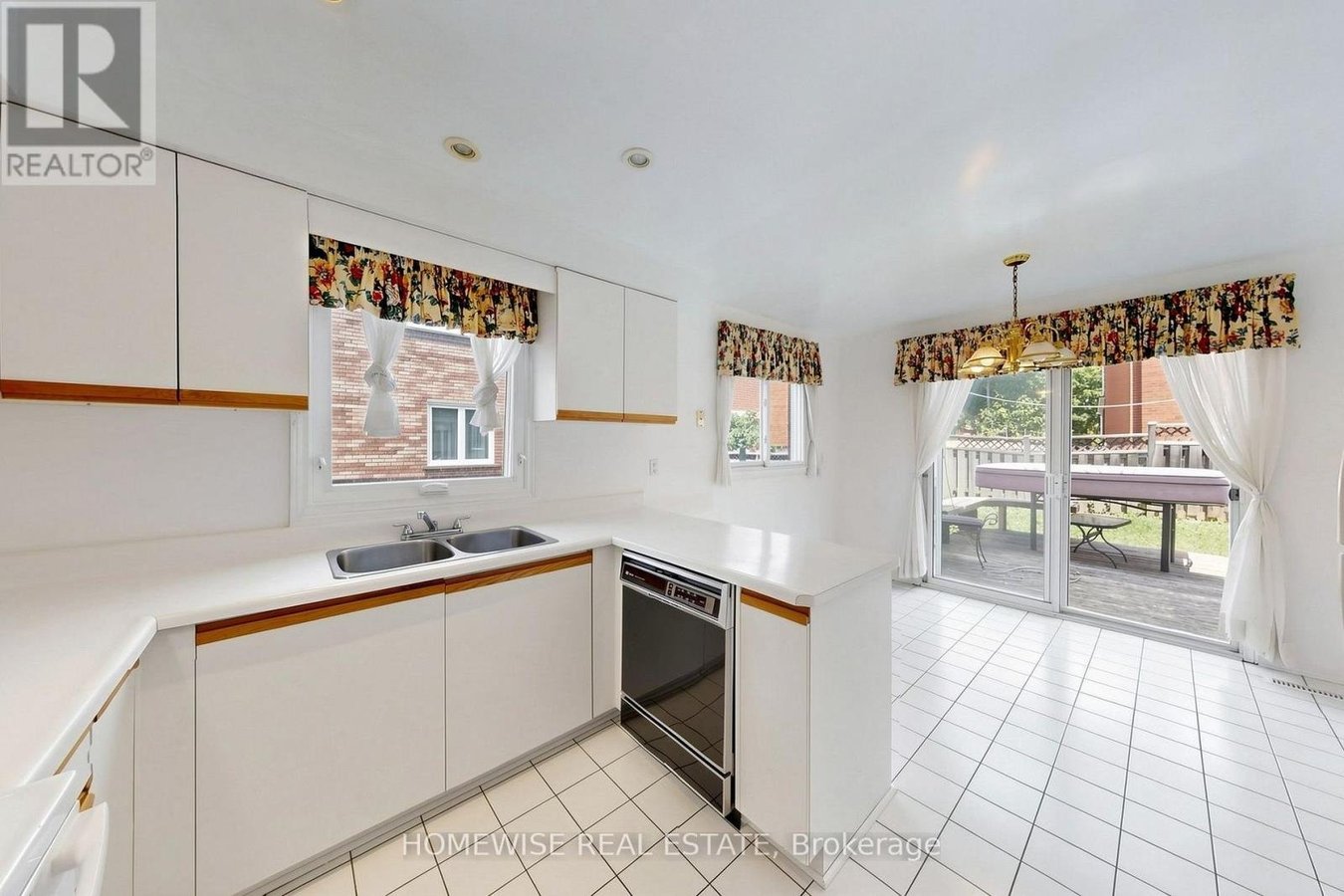 11 BRIARCLIFFE CRESCENT - Photo 10
