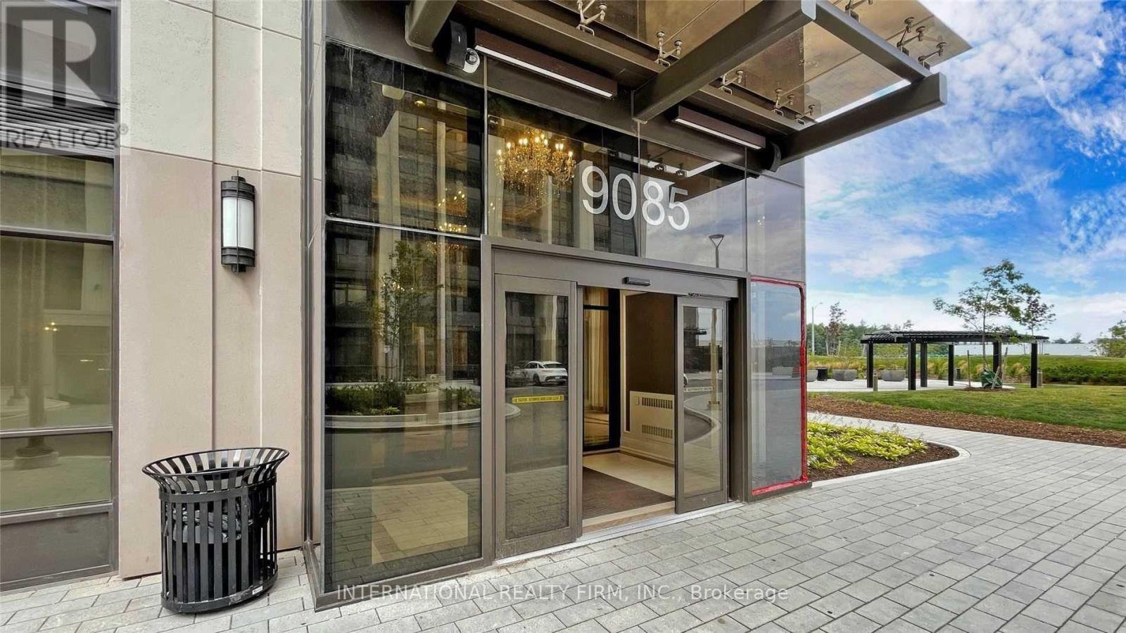 516 - 9085 JANE STREET - Photo 2