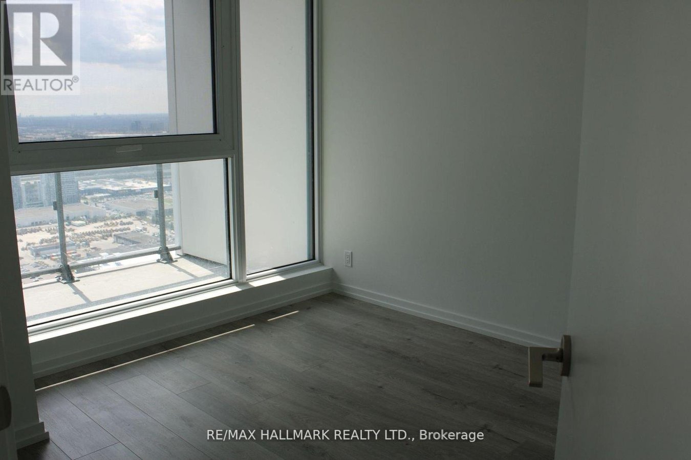 5008 - 1000 PORTAGE PARKWAY - Photo 11