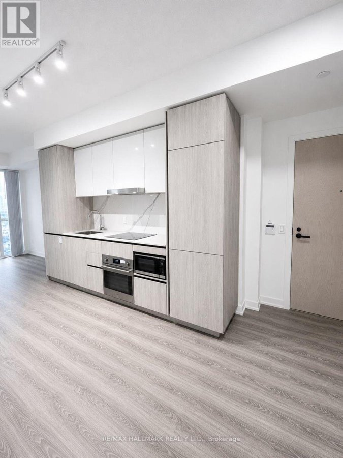 3501 - 8 INTERCHANGE WAY - Photo 8