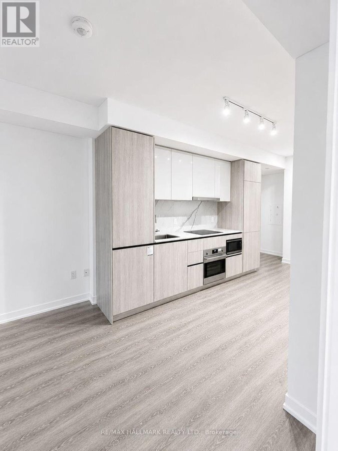 3501 - 8 INTERCHANGE WAY - Photo 9
