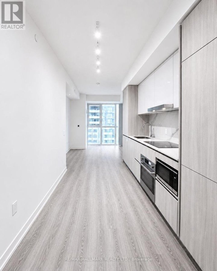 3501 - 8 INTERCHANGE WAY - Photo 10