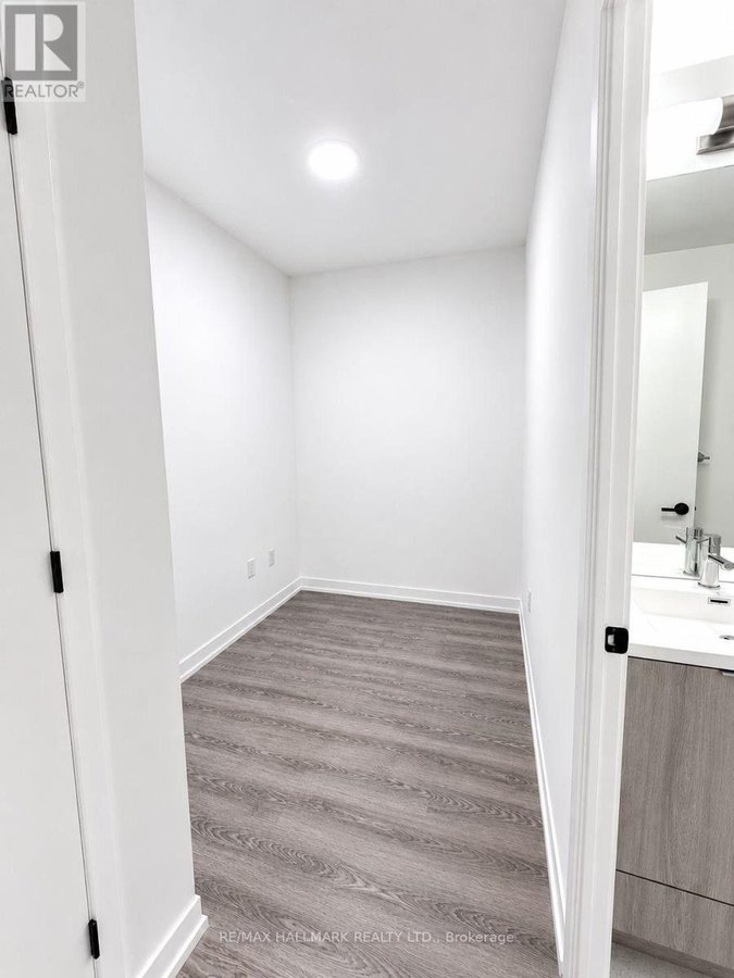 3501 - 8 INTERCHANGE WAY - Photo 14