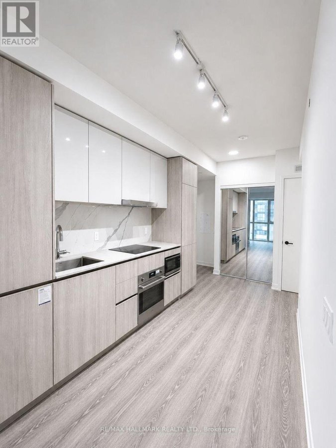3501 - 8 INTERCHANGE WAY - Photo 16