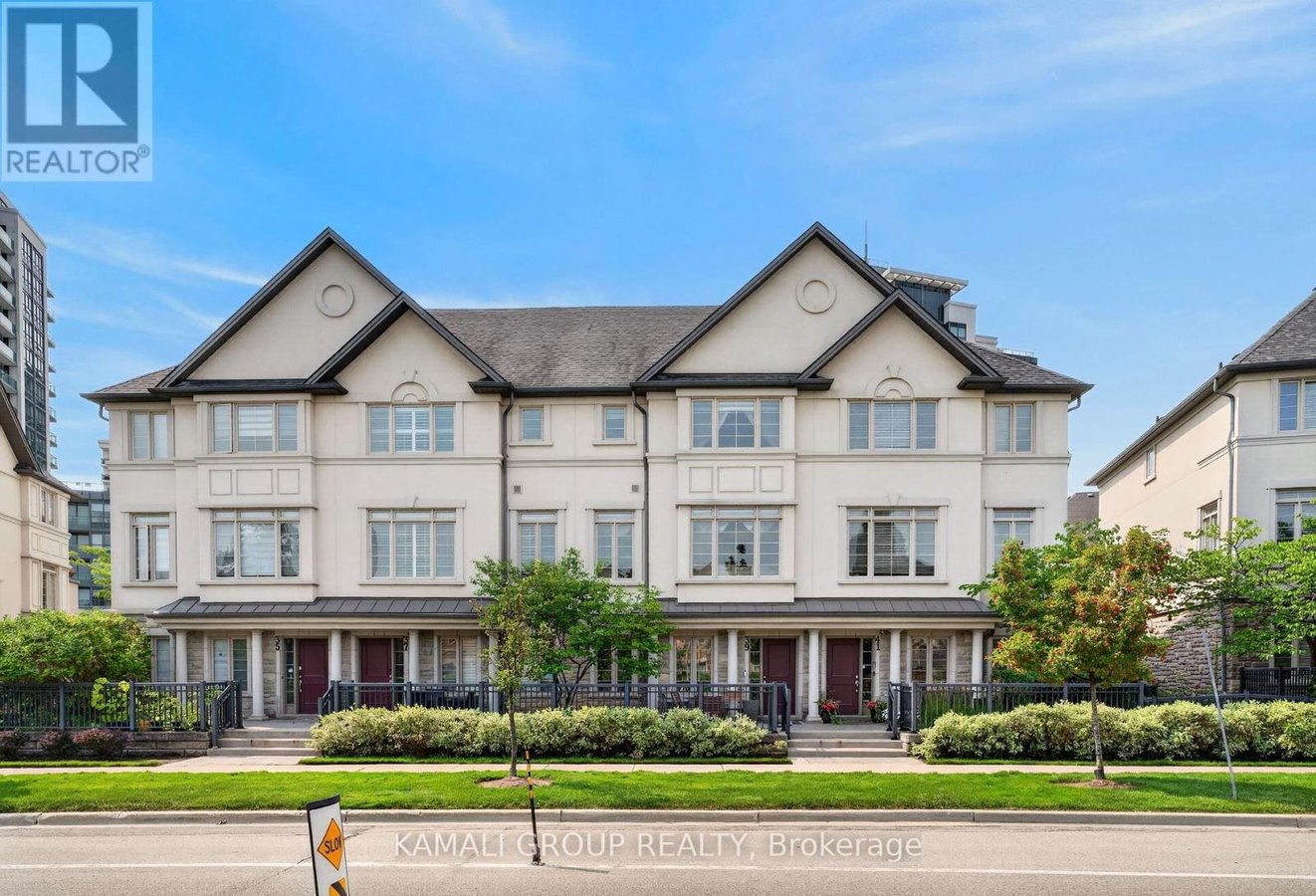 39 BEVERLEY GLEN BOULEVARD - Photo 1