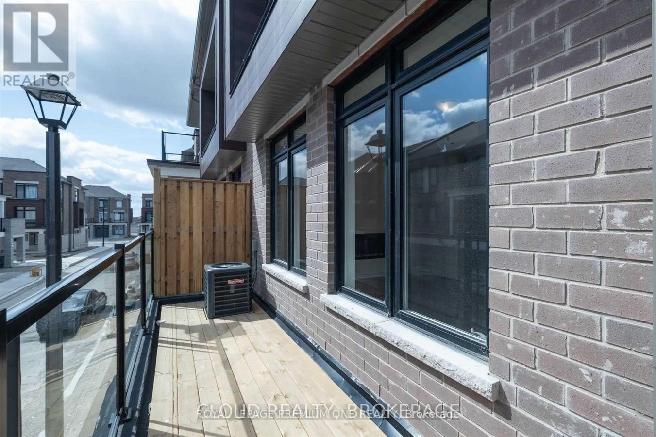 24 ELSINORE STREET - Photo 3