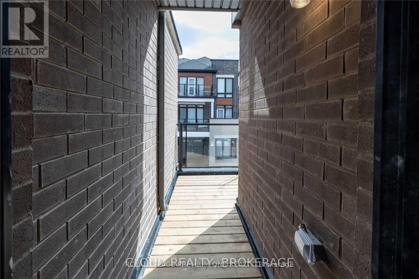 24 ELSINORE STREET - Photo 6