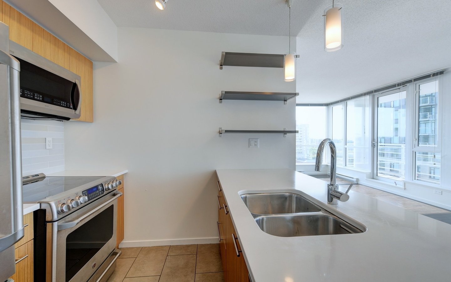 834 Johnson Street - Photo 4