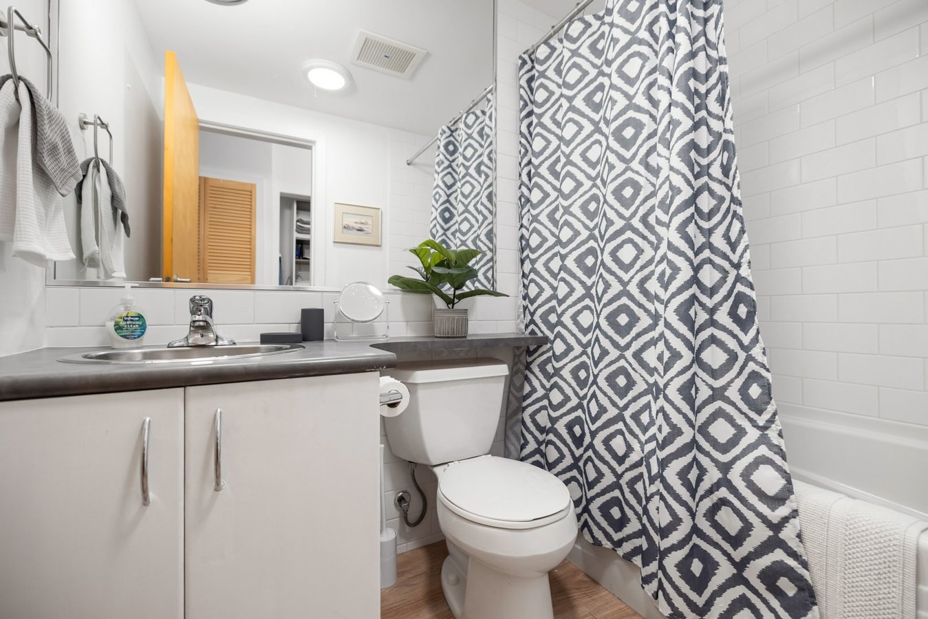 409 Swift Street - Photo 4