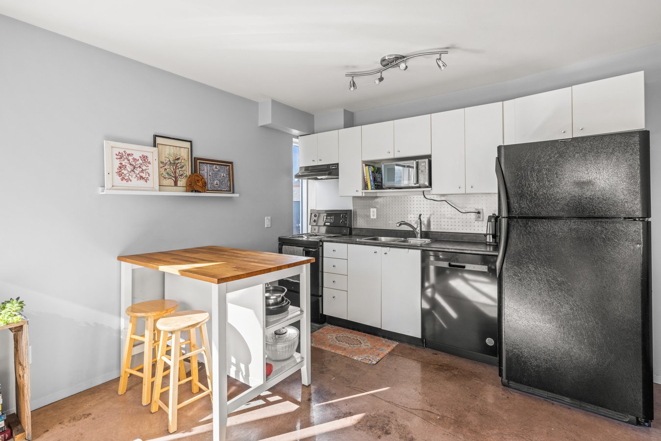 932 Johnson Street - Photo 3